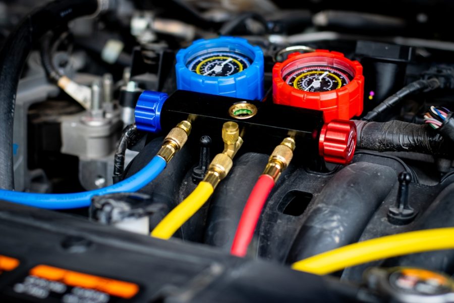 Manifold,Gauges,For,Check,The,Pressure,And,Leak,On,Car